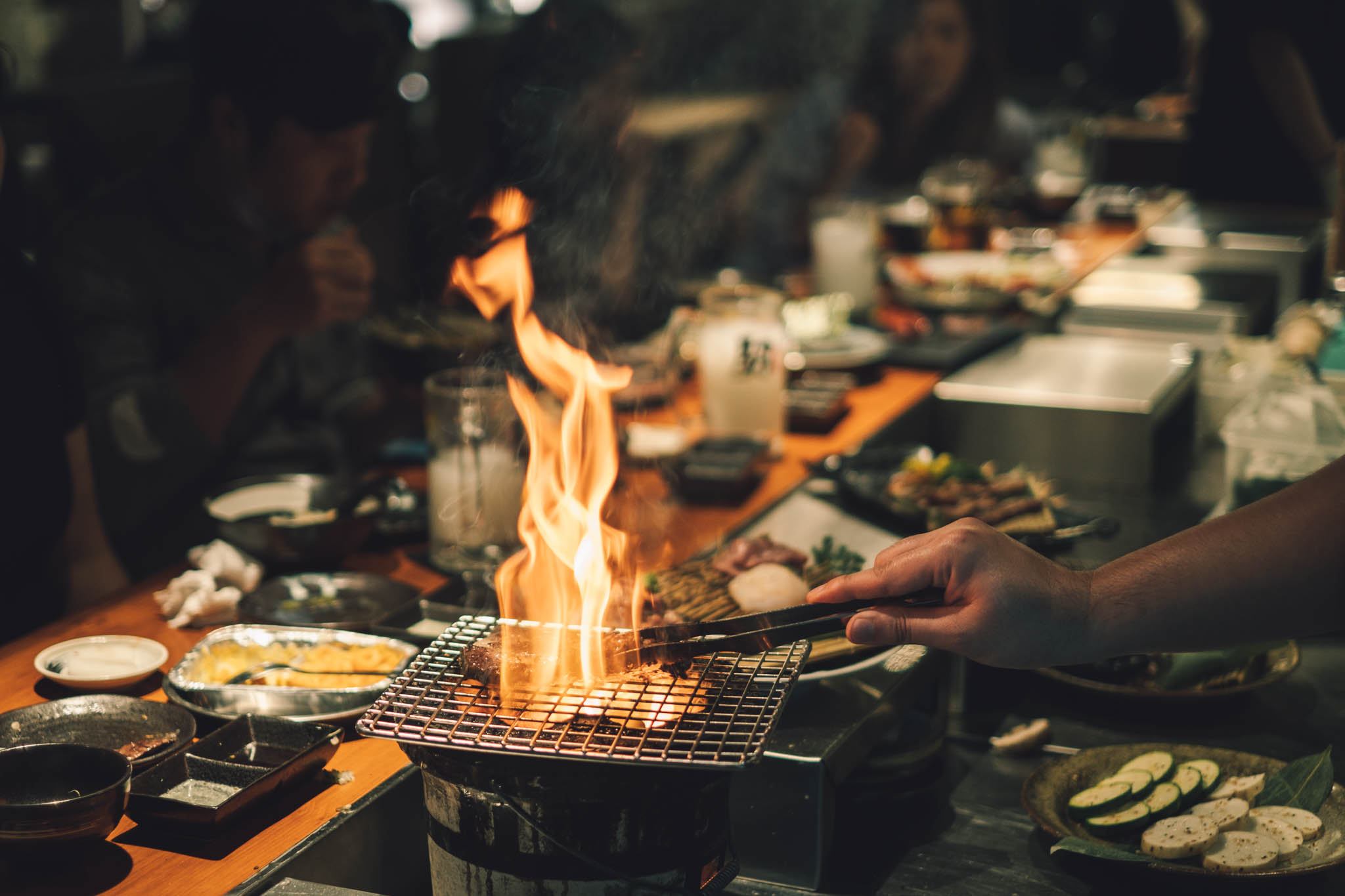 肕燒肉酒肆(高雄前金)台南超人氣燒肉進駐高雄，頂級和牛吧台現烤，舌尖旅行讓你秒飛日本