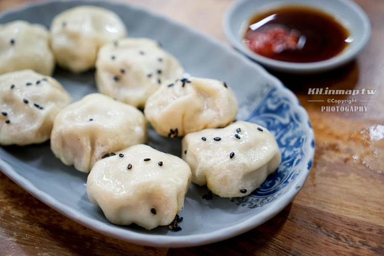 【三民區】上海生煎湯包-熱河街的排隊日常之一！連平日都要排隊的高醫必吃美食