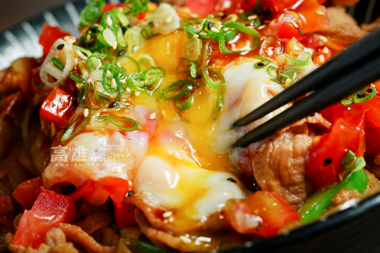 咕嚕咕嚕家うちりょうり｜盛夏限定款「溫泉蛋被燒肉綁架丼」