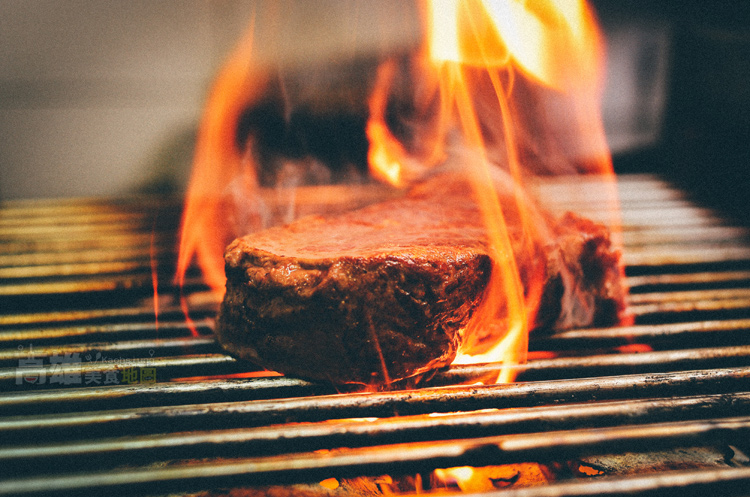 【19 to 1鮮選牛排專賣店】高雄原味碳烤牛排推薦