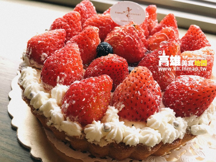 芙兒鬆餅｜冬季限定花瓣大湖草莓鬆餅。外帶6寸手工草莓塔、檸檬塔推薦