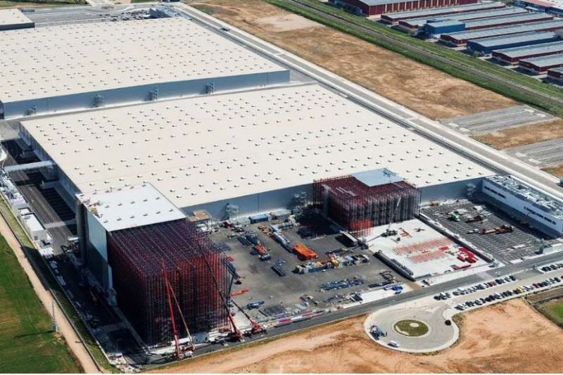 A Inditex se le queda pequeño su gran armario logístico de Meco