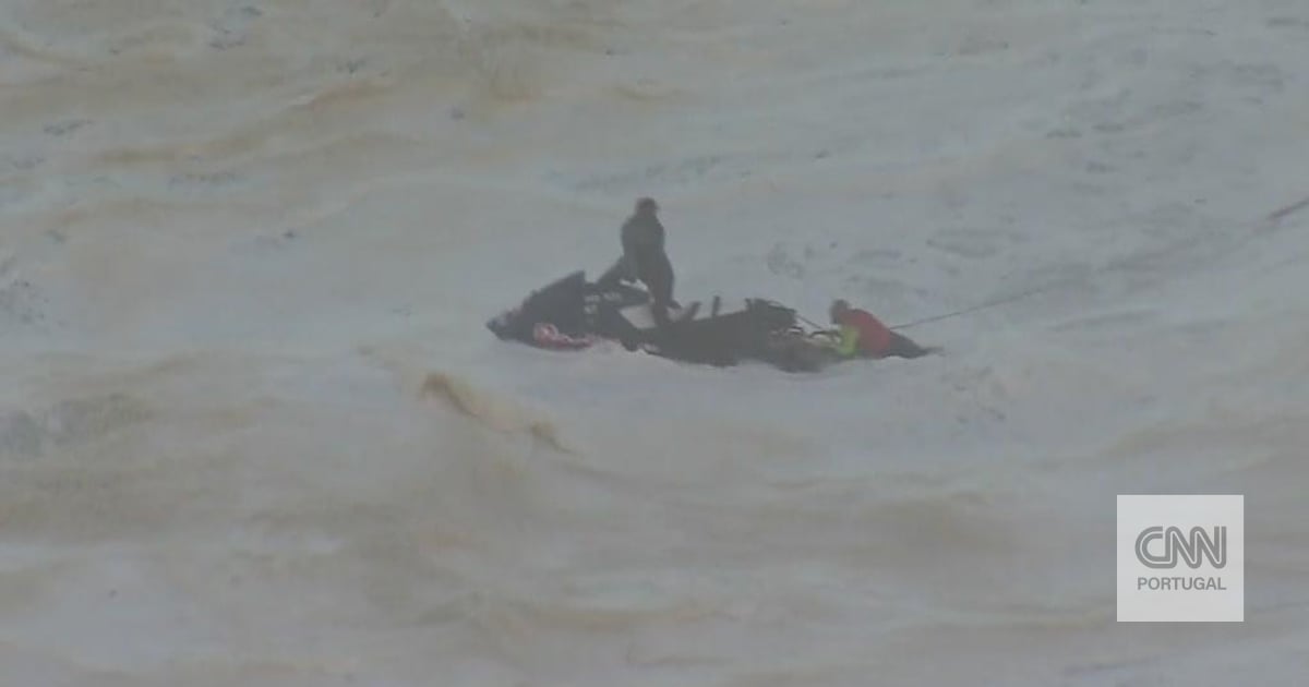 As imagens do resgate de Maya Gabeira na Nazaré CNN Portugal