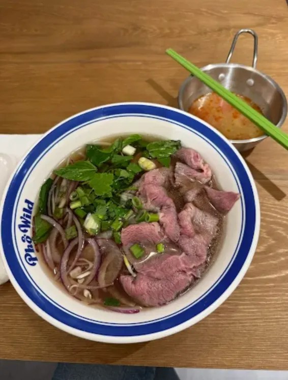 花蓮美食推薦｜Phở Wild 迴萊越式生牛肉河粉，用十二小時熬煮的溫潤清湯，完美切換忙碌的日常！