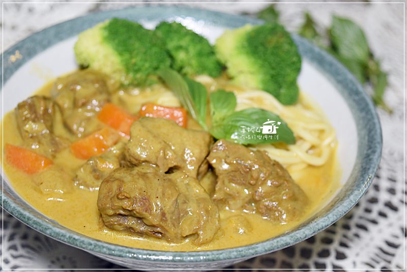 咖哩牛肉飯 咖裡牛肉麵 的做法