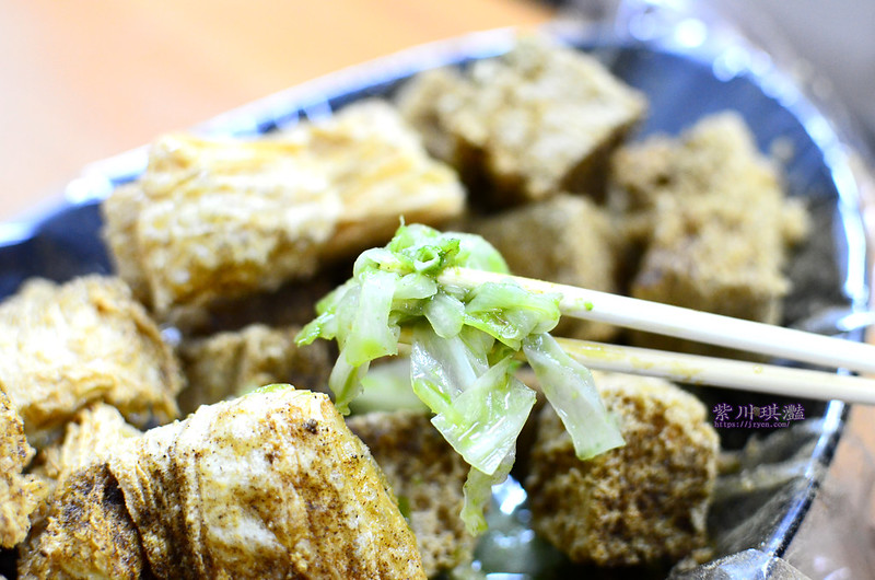 營業4小時！位於五甲國小旁邊，小小的店面要錯過有點難，當地人最愛銅板小吃，走過路過都會看到車潮及人潮，五甲台式下午茶點心