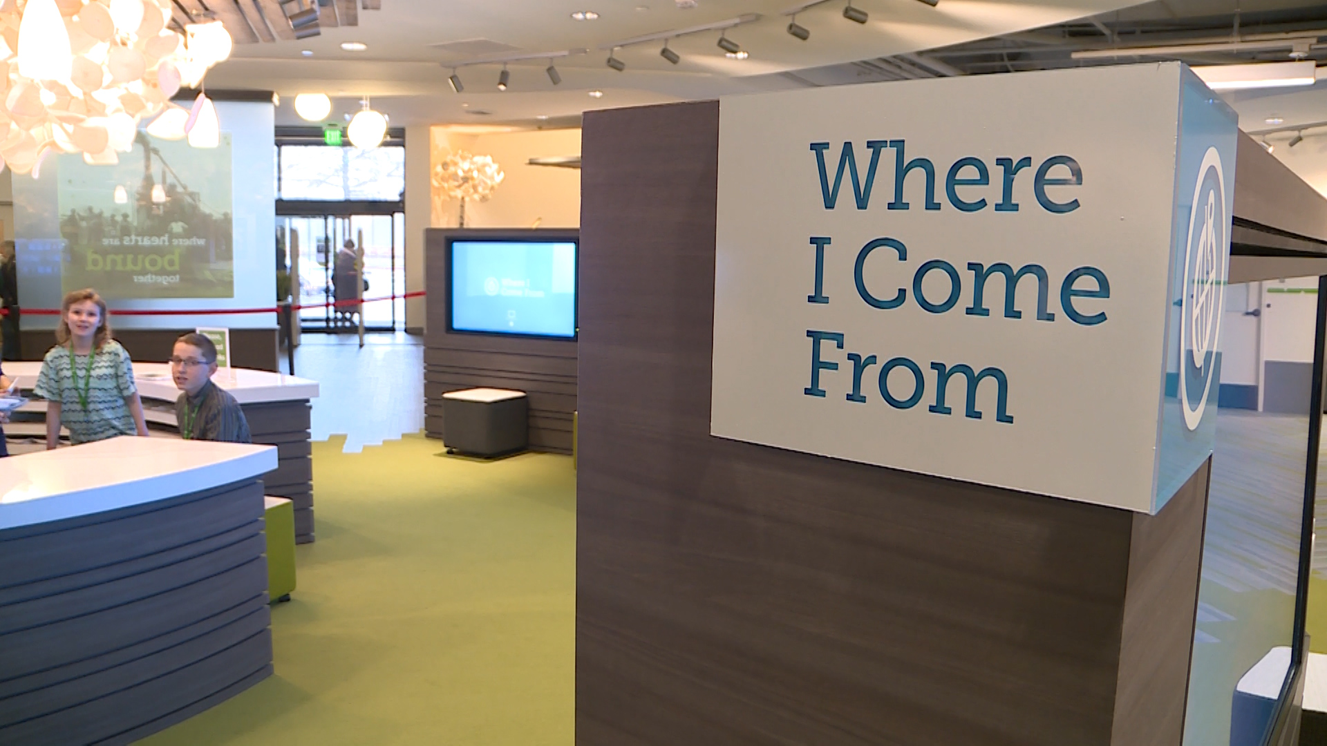 Who is speaking at the virtual 2021 RootsTech conference?