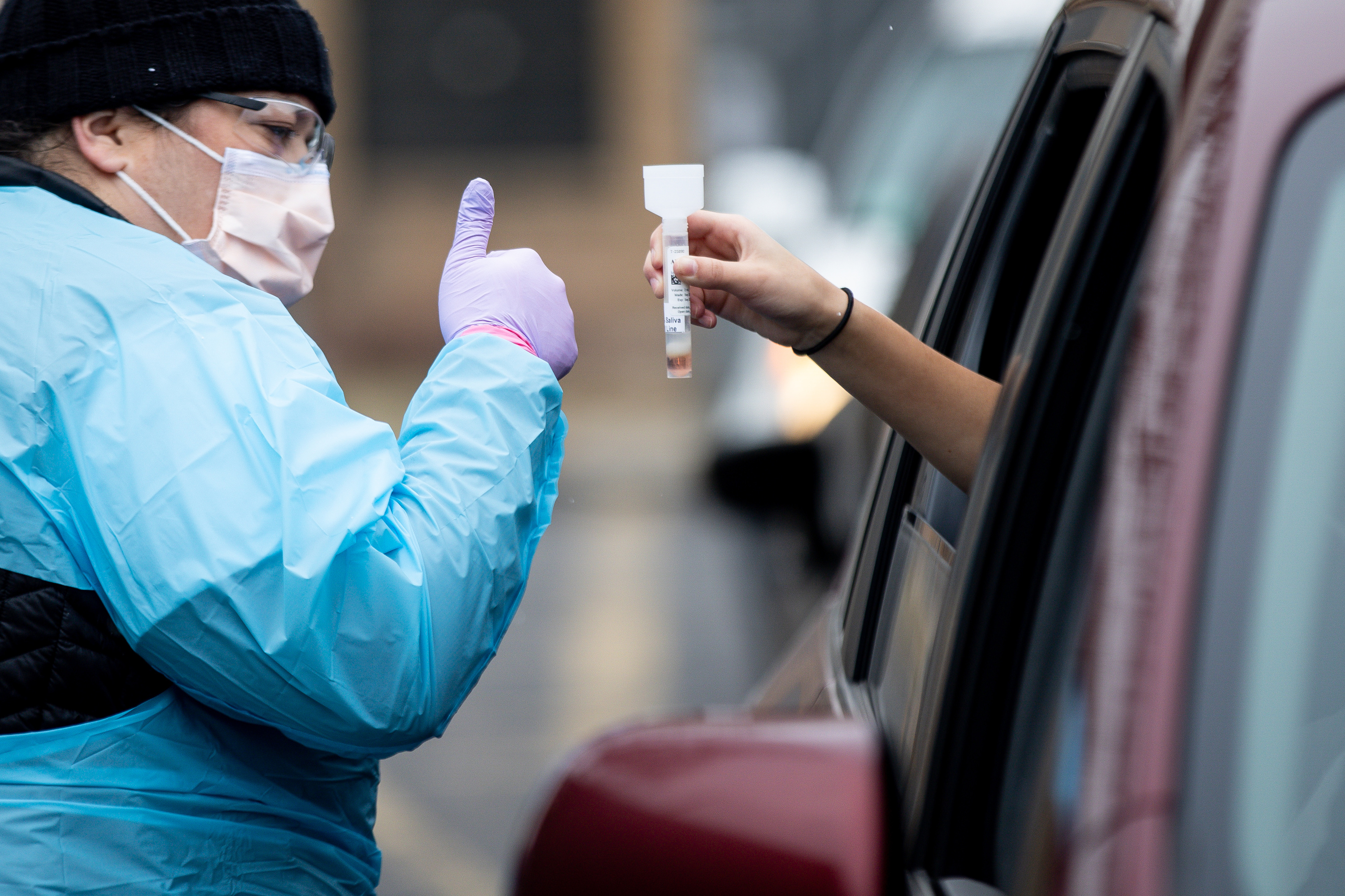 412 new COVID19 cases, 1 death and 12,631 more vaccinations reported