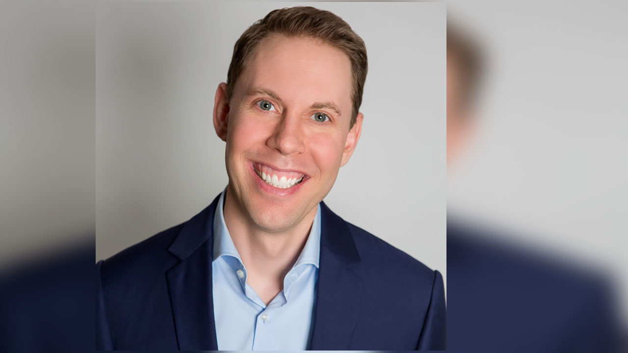 Local comedian Ryan Hamilton postpones shows after getting hit by bus