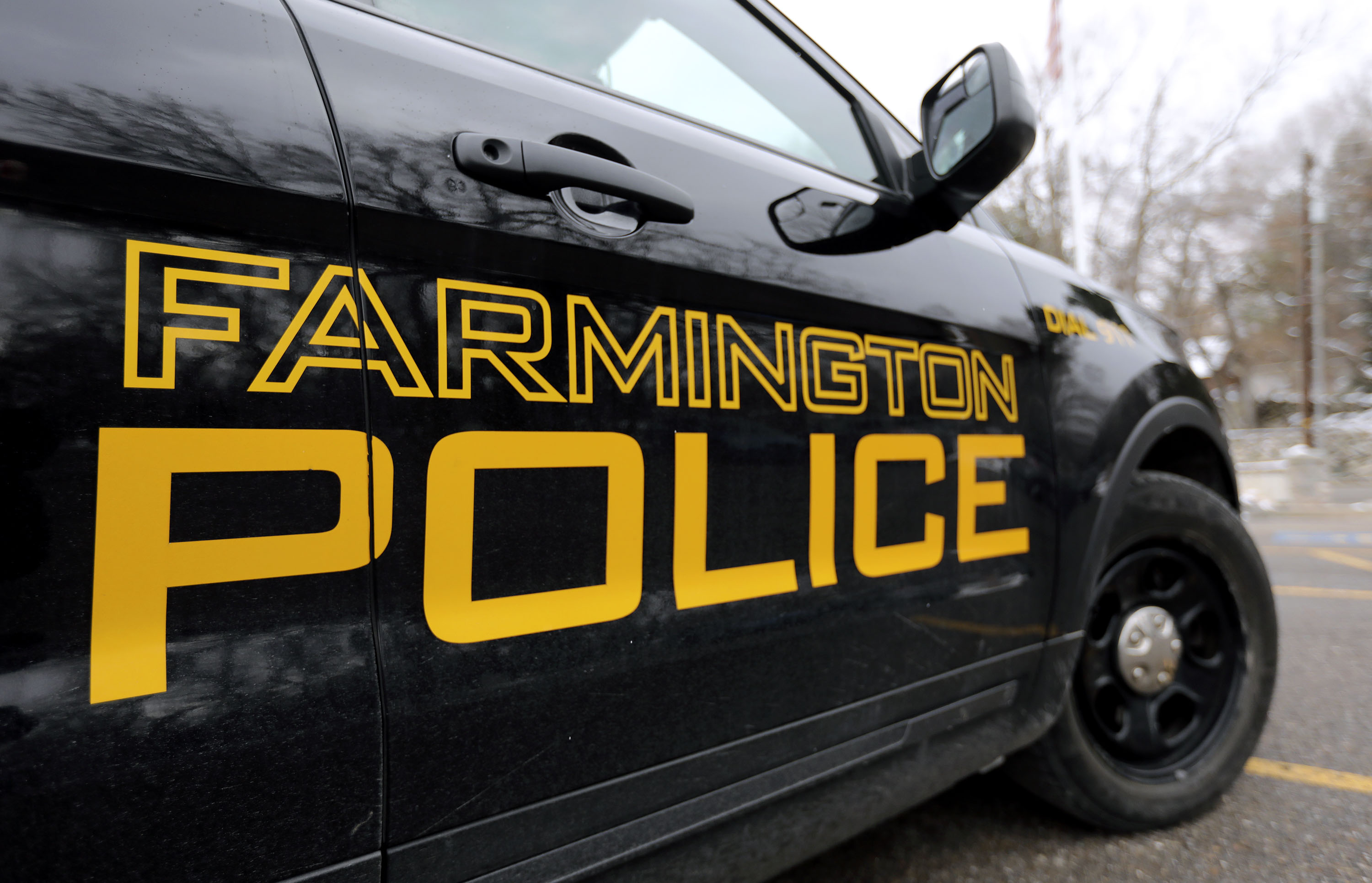 Woman crashes in Farmington after allegedly fleeing police in stolen