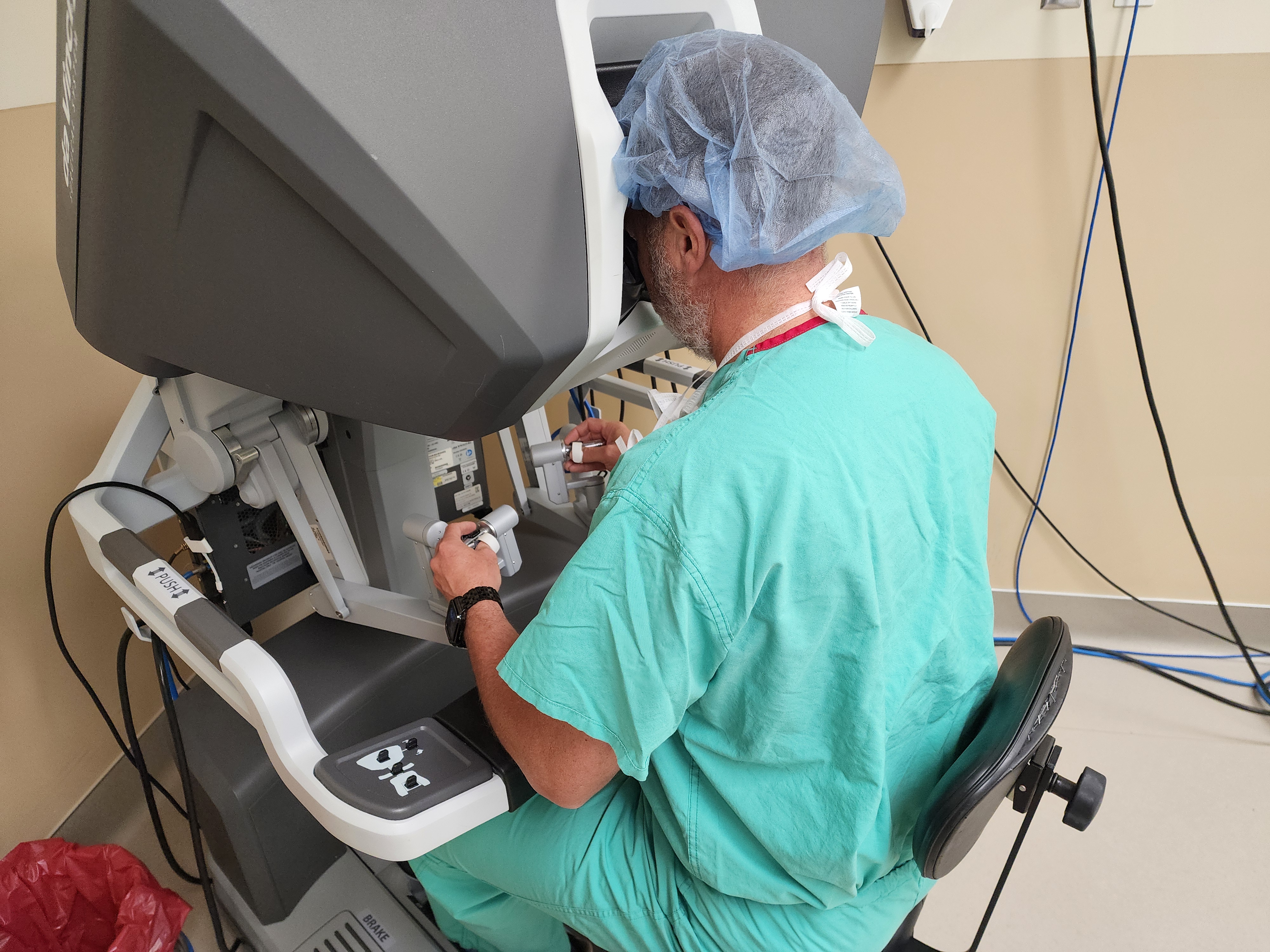 Utah County surgeon credits robotics for making him better in the