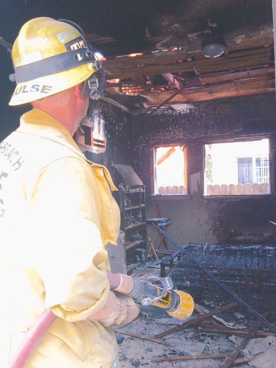 Two Displaced After Tuesday Afternoon Apartment Fire • Long Beach Post News