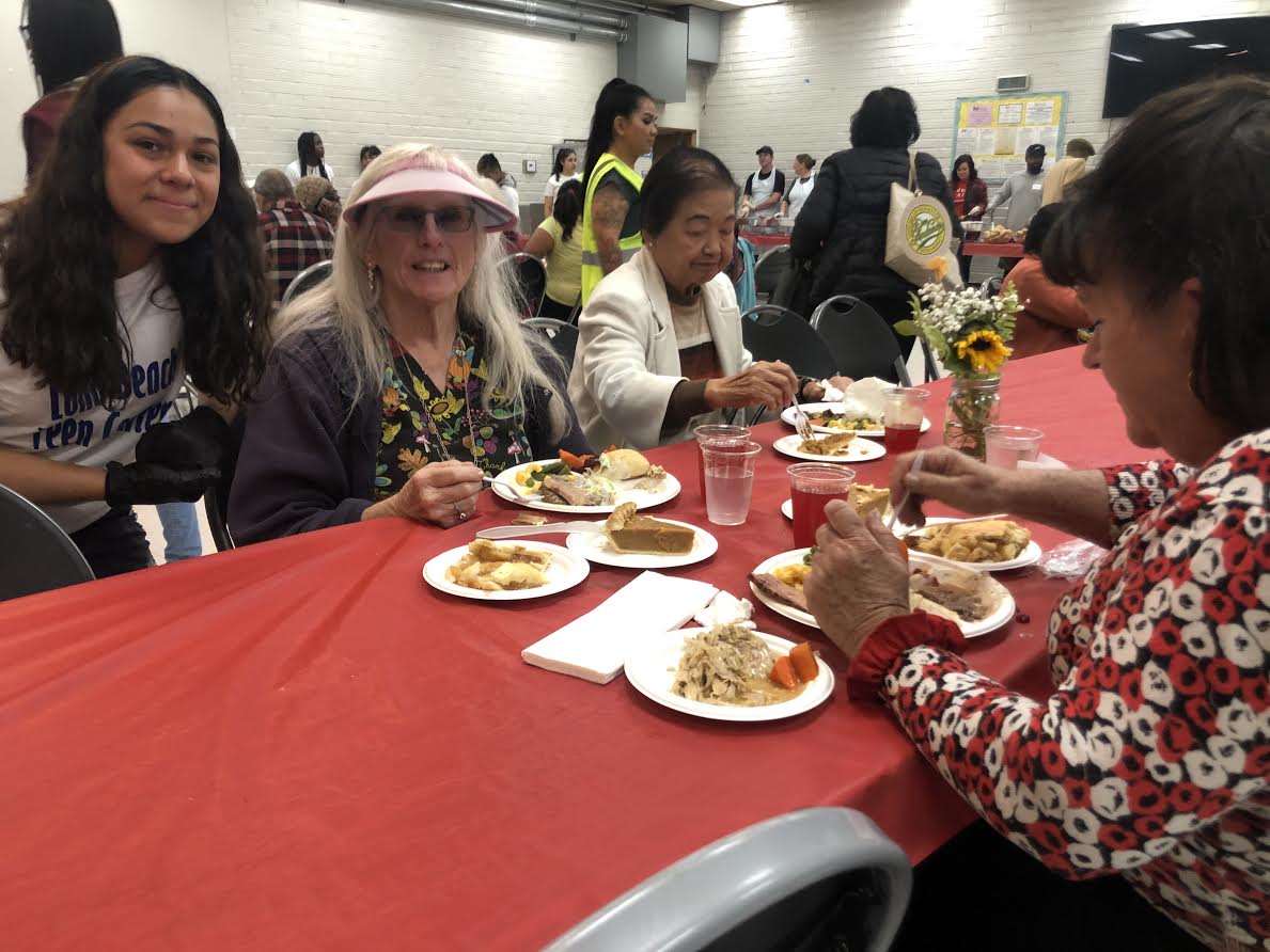 IN PICTURES Central Long Beach residents treated to Thanksgiving