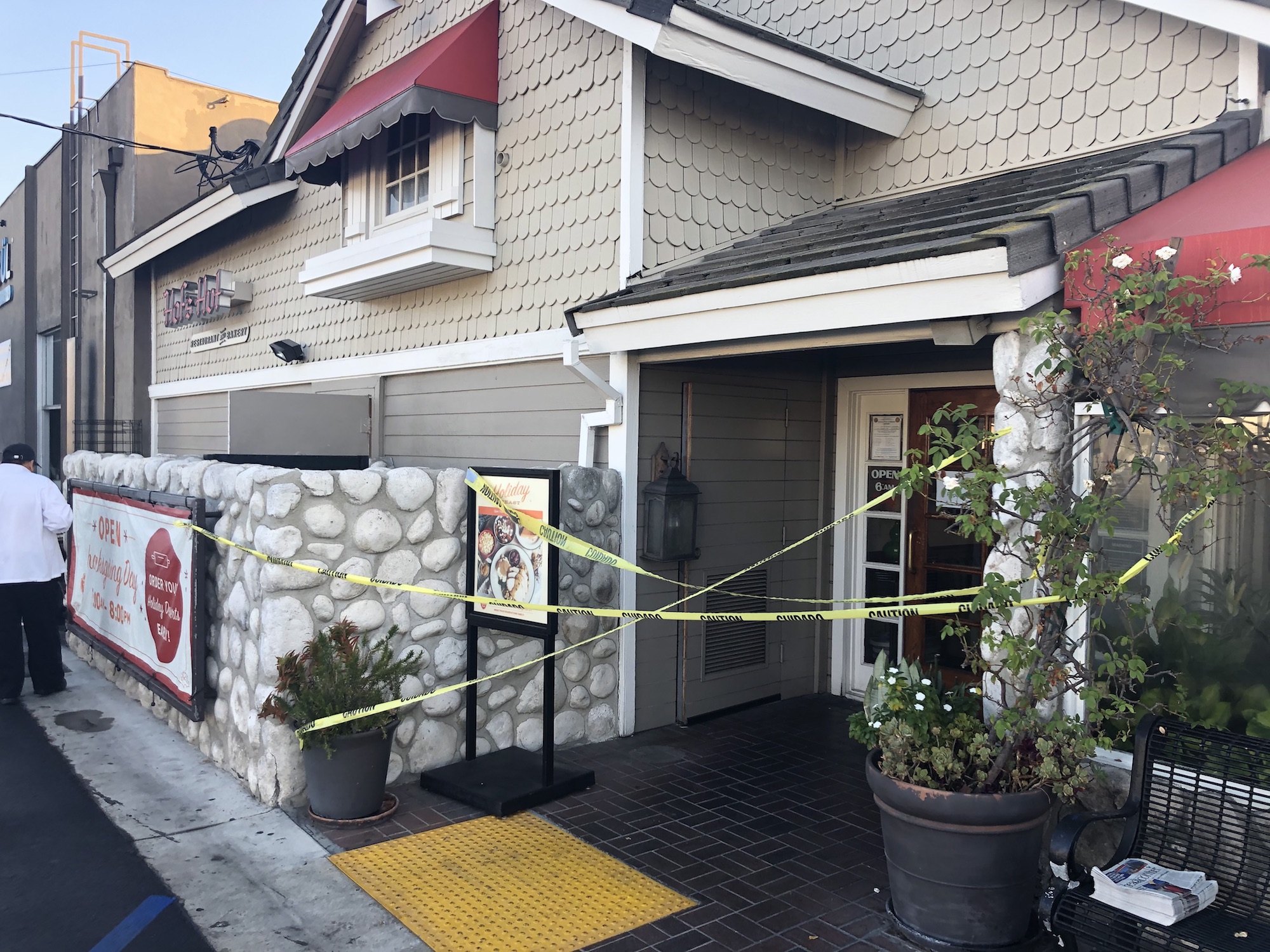 Fire chars Hof’s Hut kitchen, roof • Long Beach Post News