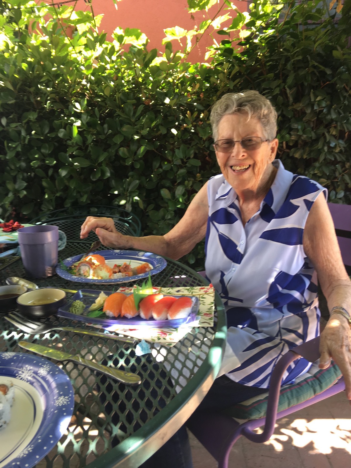 'Lint Lady,' Long Beach artist Slater Barron dies at 89 • the Hilo