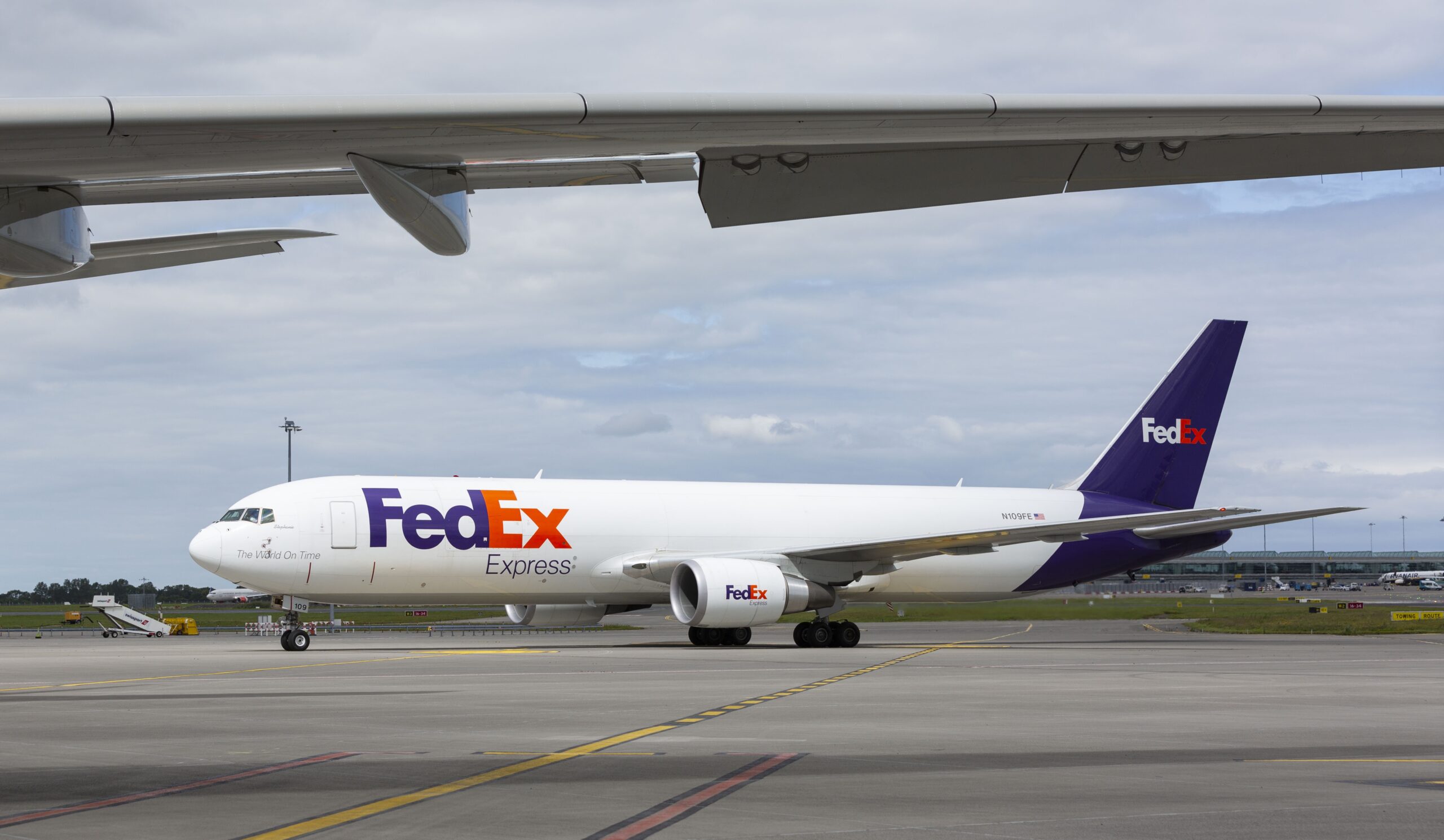 FedEx to give up only LGB flight slot after more than 30 years • Long