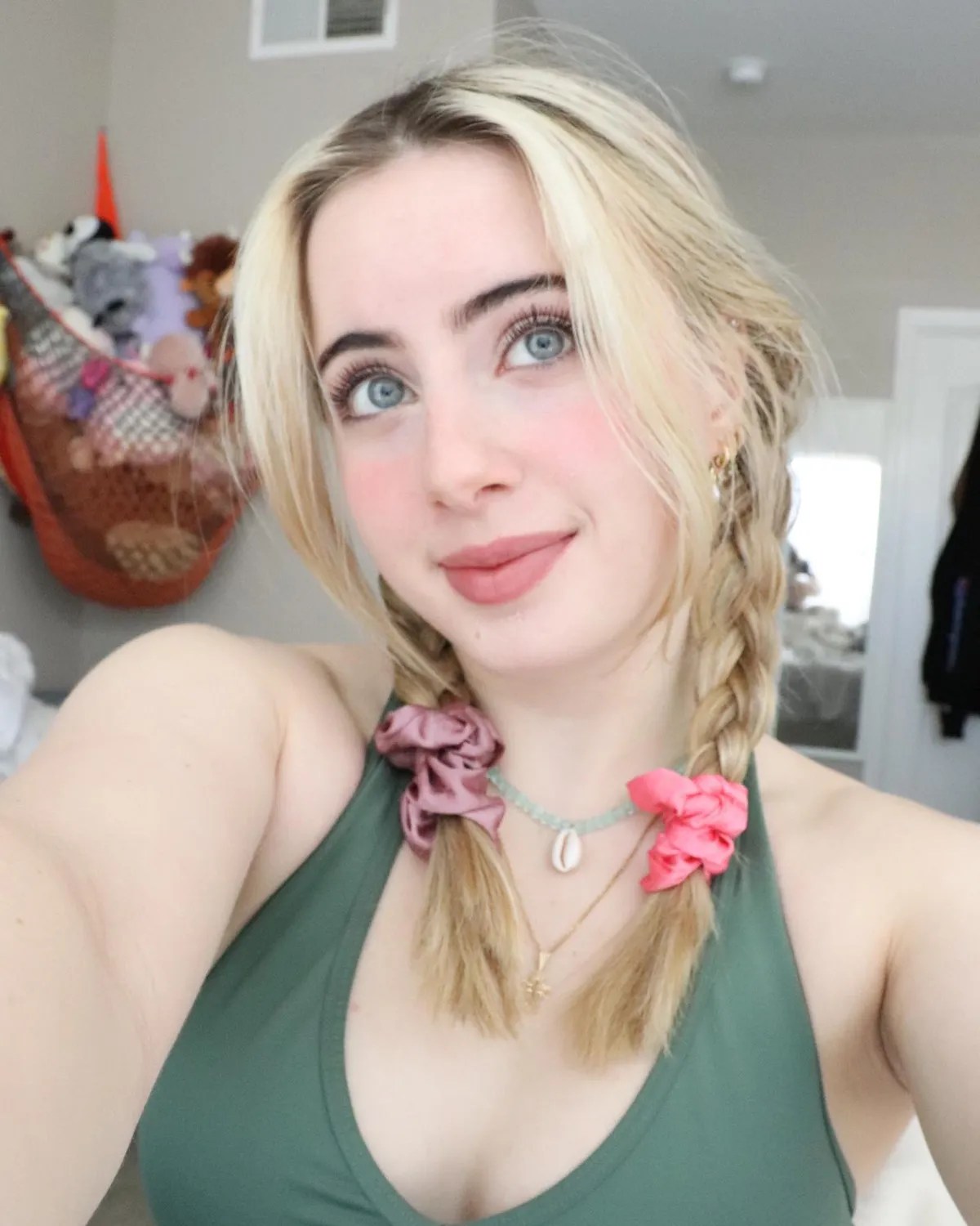 Krissee ⭐ (@krissee) | Custom Link profiles in Magic.ly