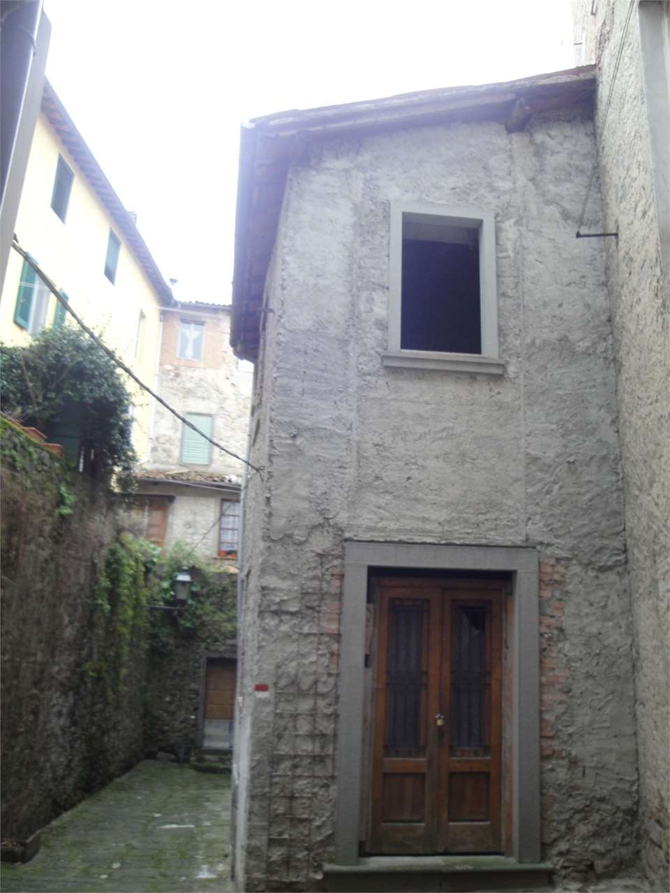 Townhouse in Barga old town to be refurbished, Barga TuscanHomes real