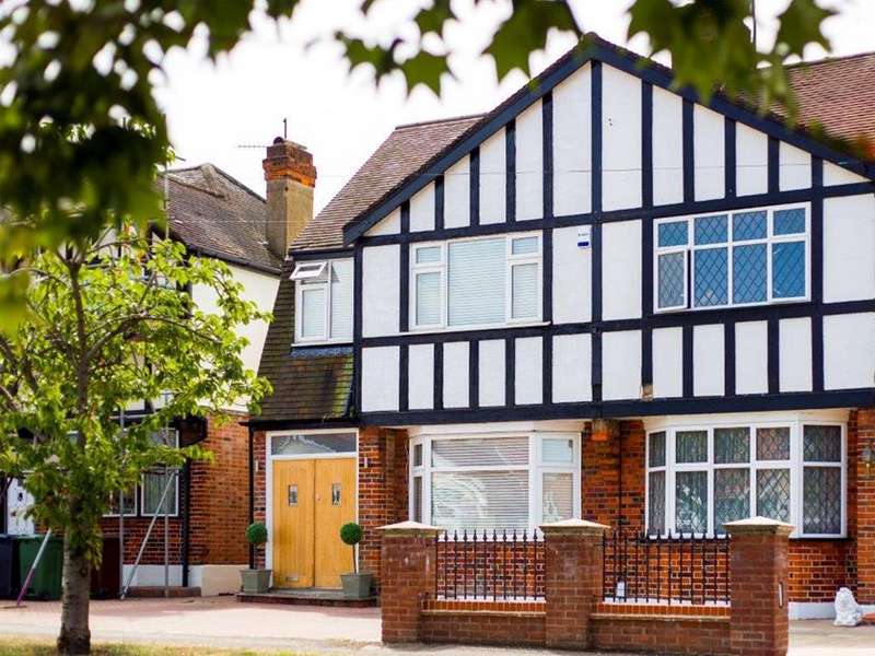 Houses for sale in Chingford E4, Greater London