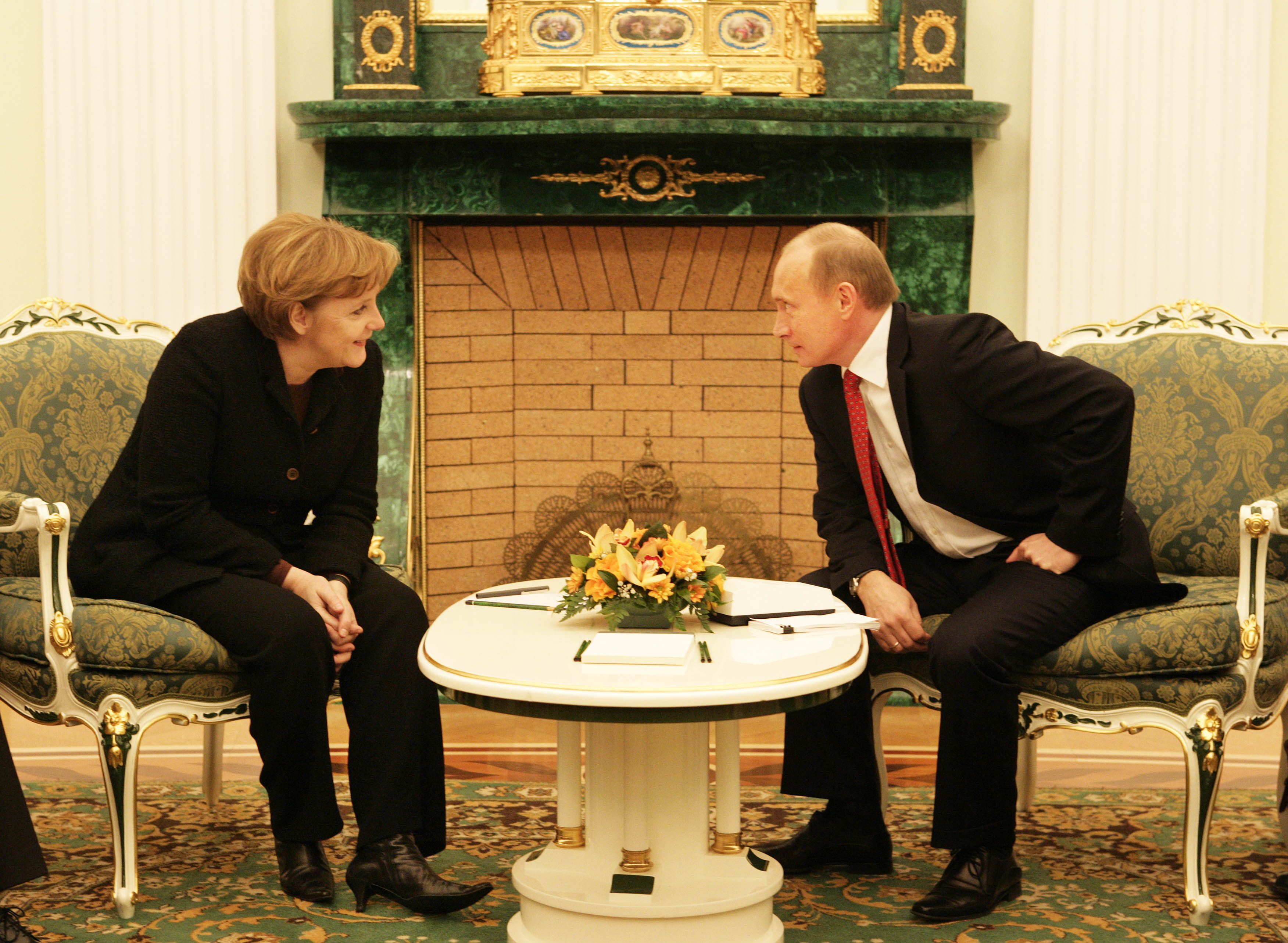 In welcher Sprache reden Putin und Merkel eigentlich miteinander? NZZ