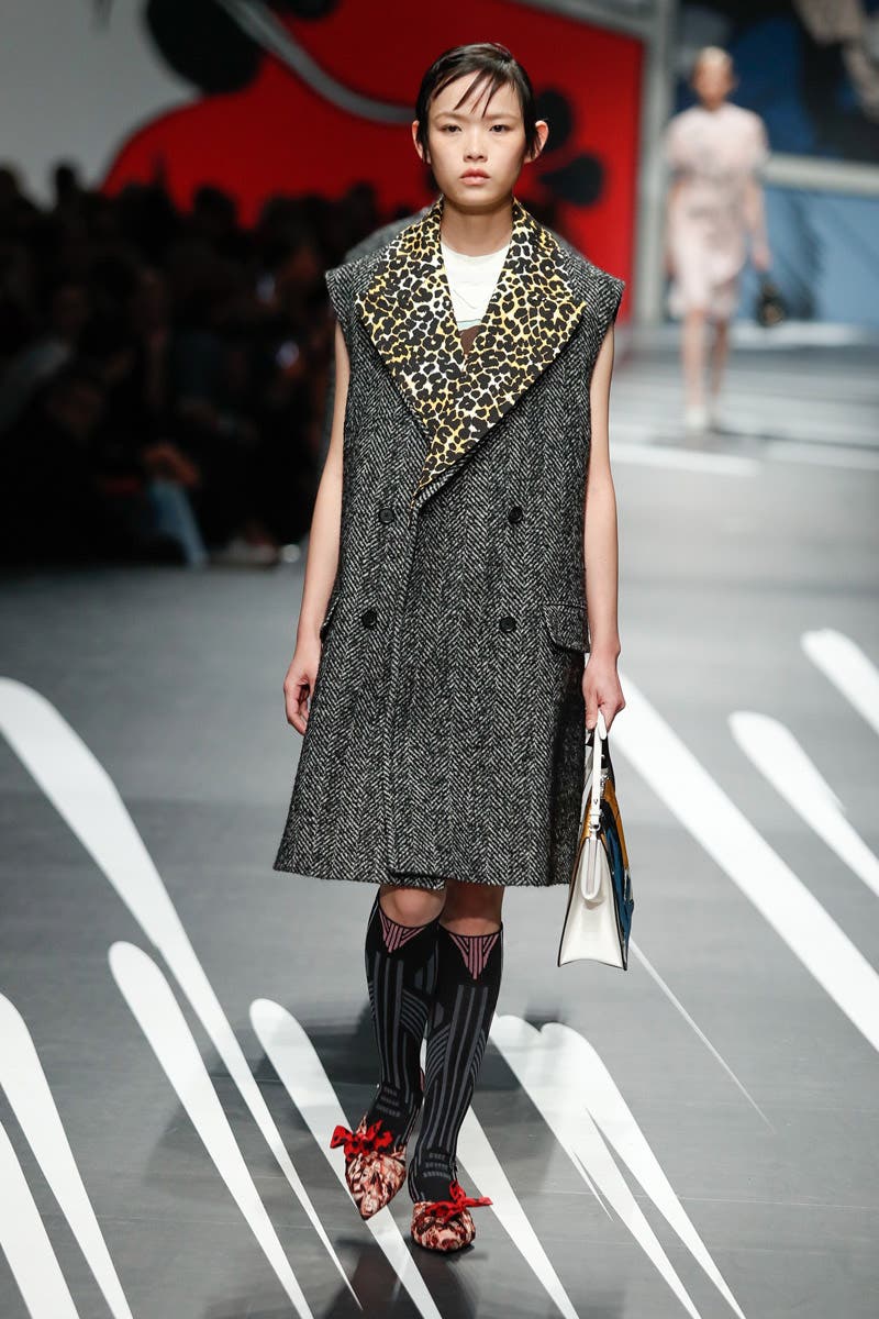 Milan Fashion Week Frühling 2018 SuperwomanPower bei Prada NZZ Bellevue