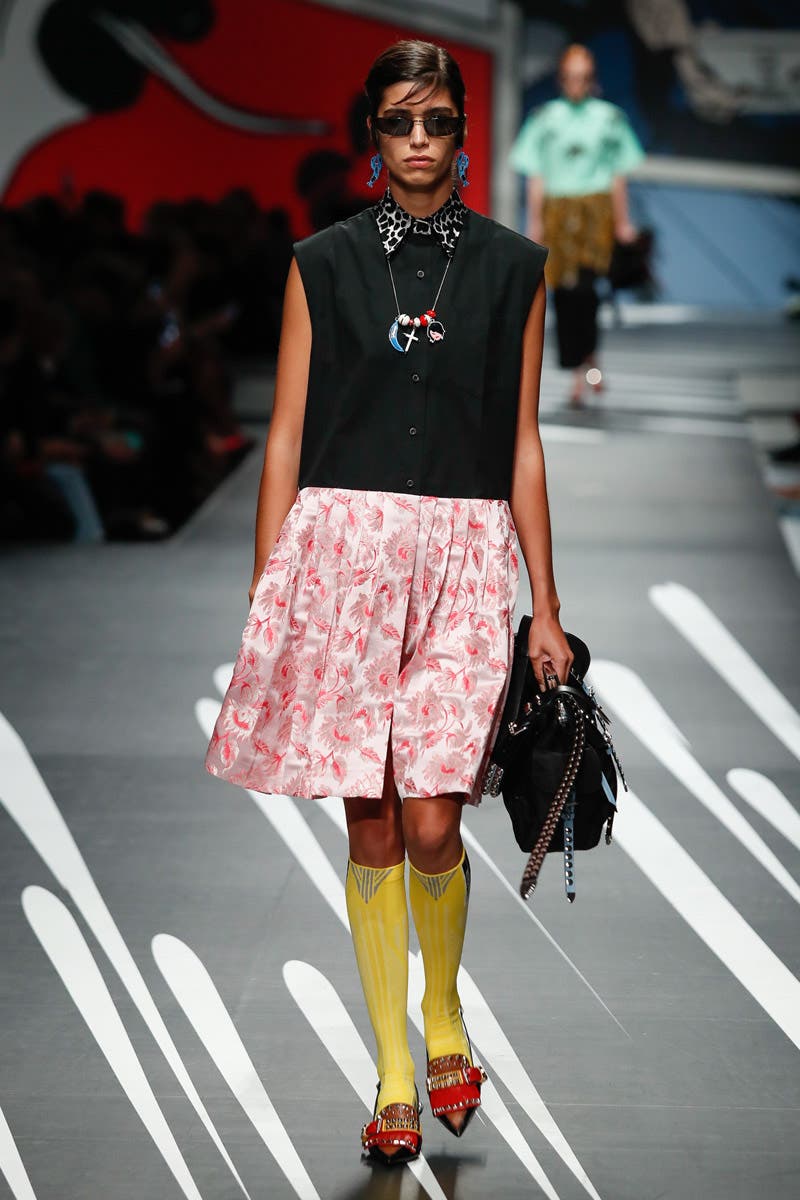 Milan Fashion Week Frühling 2018 SuperwomanPower bei Prada NZZ Bellevue
