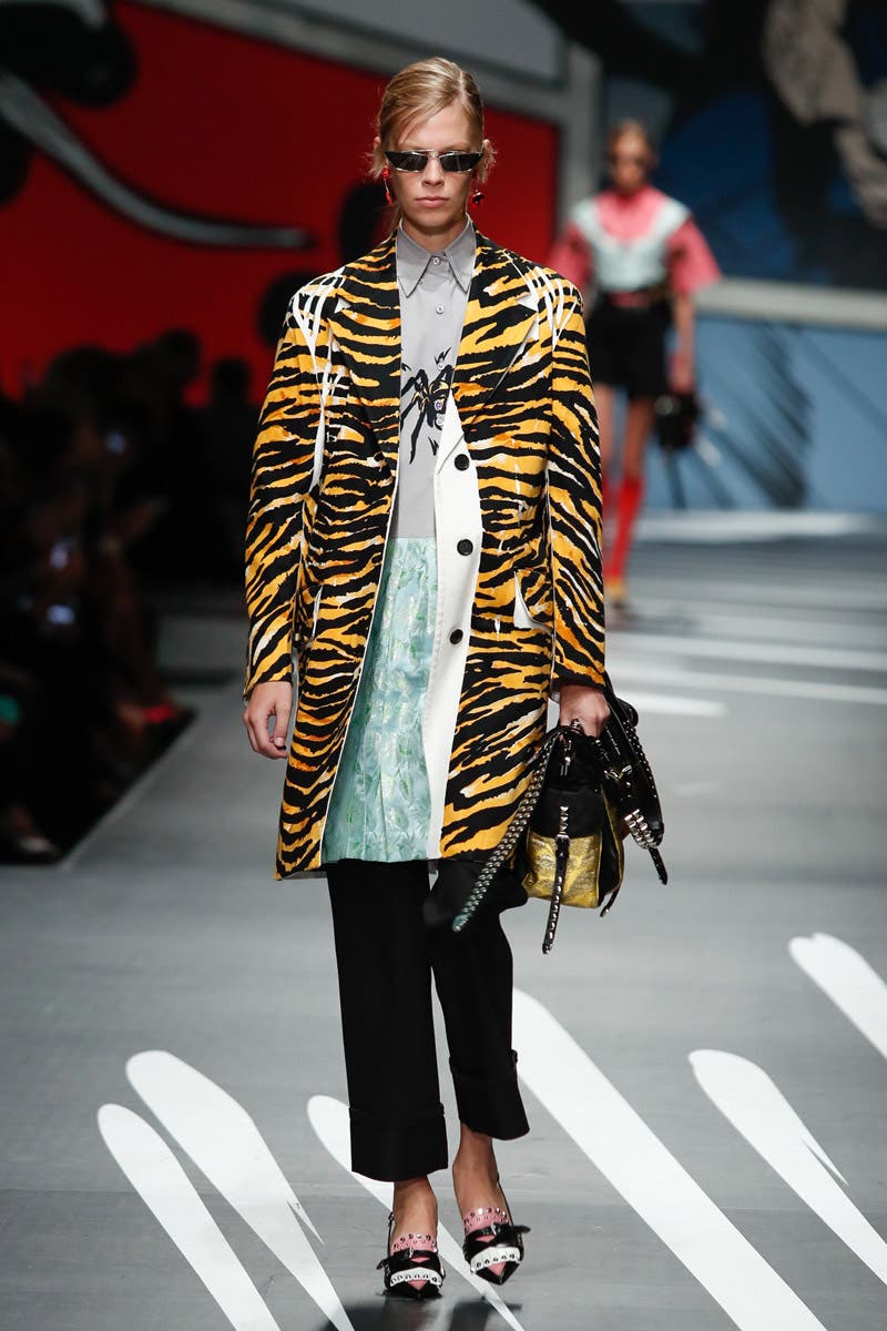 Milan Fashion Week Frühling 2018 SuperwomanPower bei Prada NZZ Bellevue