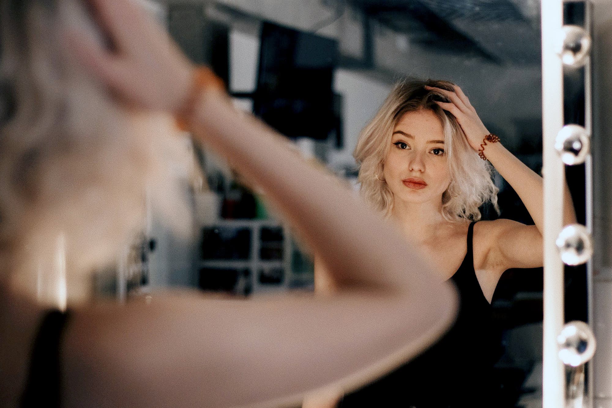 Hat das Stil Seit wann sind dunkle Haaransätze salonfähig? NZZ Bellevue