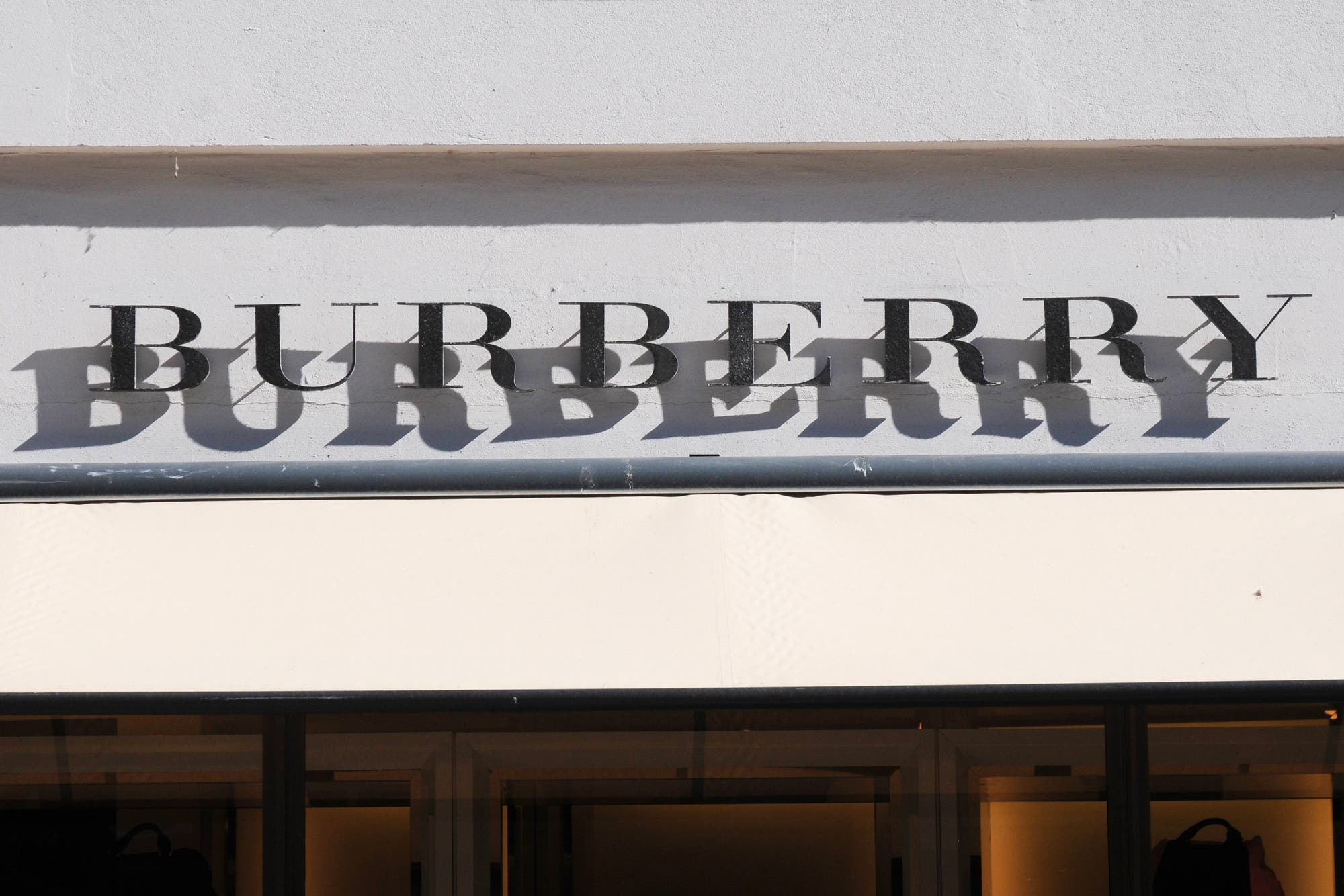 Burberry Neues Logo für das britische Modehaus NZZ Bellevue