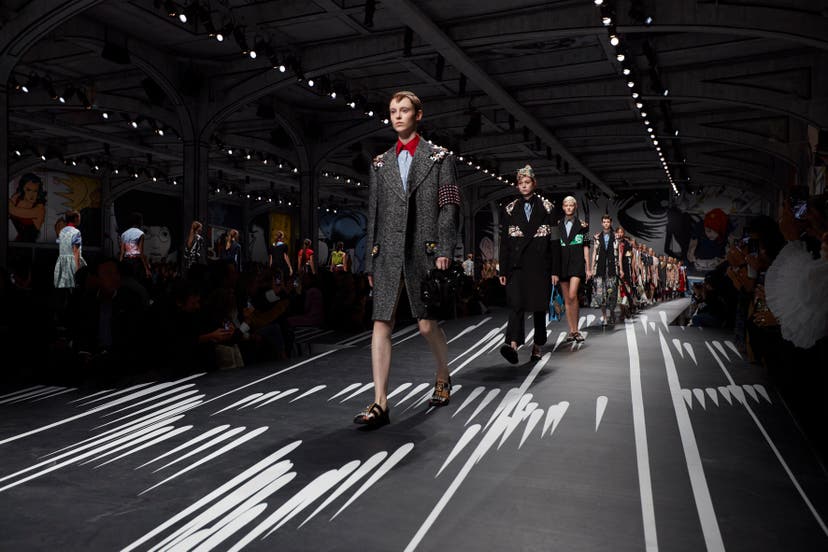 Milan Fashion Week Frühling 2018 SuperwomanPower bei Prada NZZ Bellevue