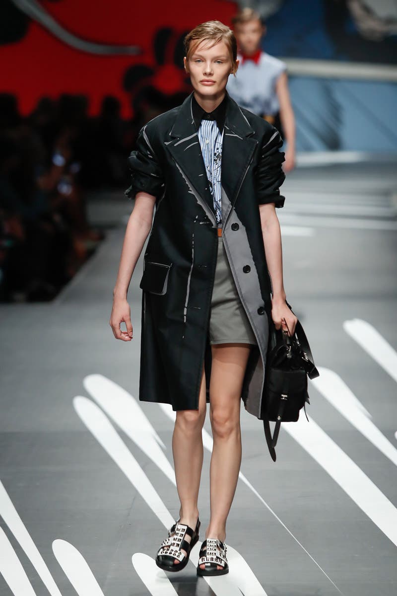 Milan Fashion Week Frühling 2018 SuperwomanPower bei Prada NZZ Bellevue