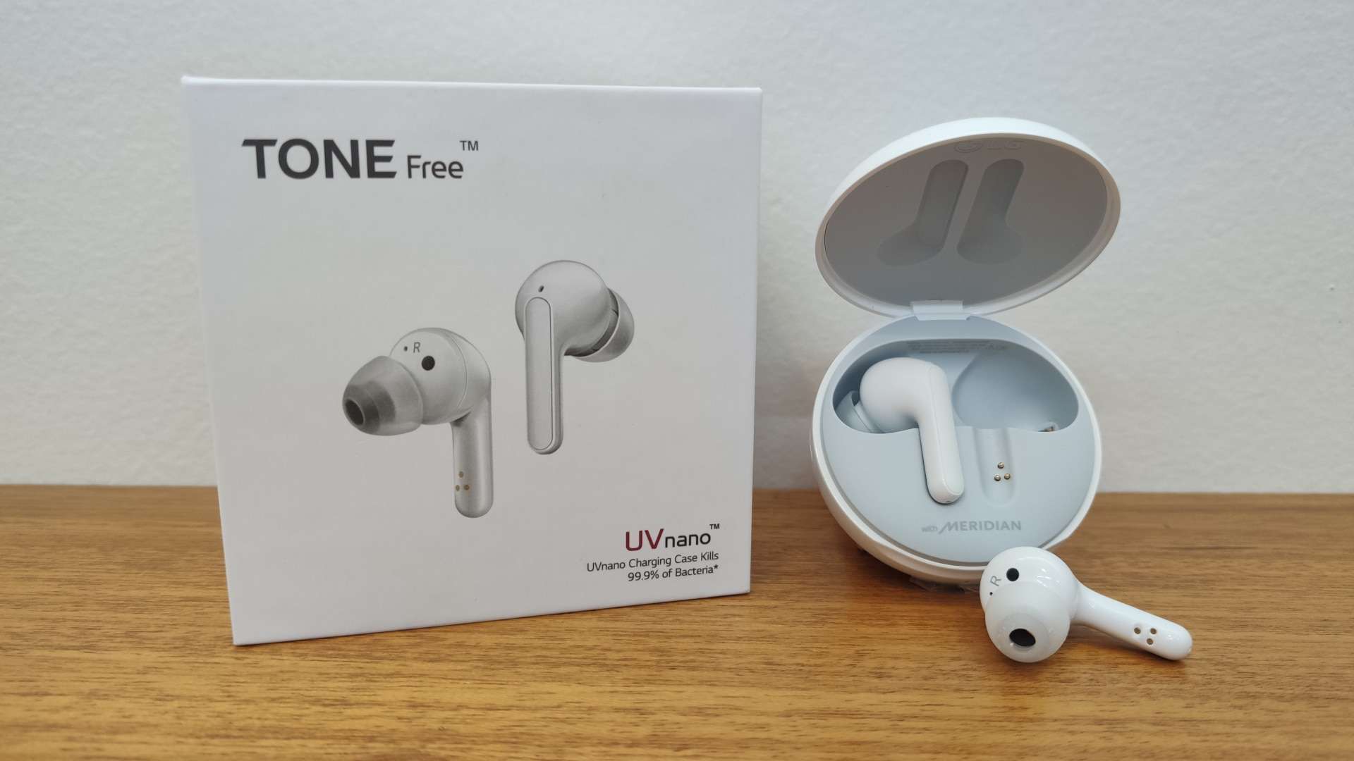 Lg Tone Free Fn6 A Headset With Self Cleaning Technology Olhar Digital