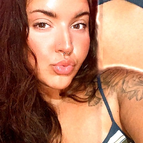 Your Perfect Match with @juicyjrose on OnlyFans Finder!