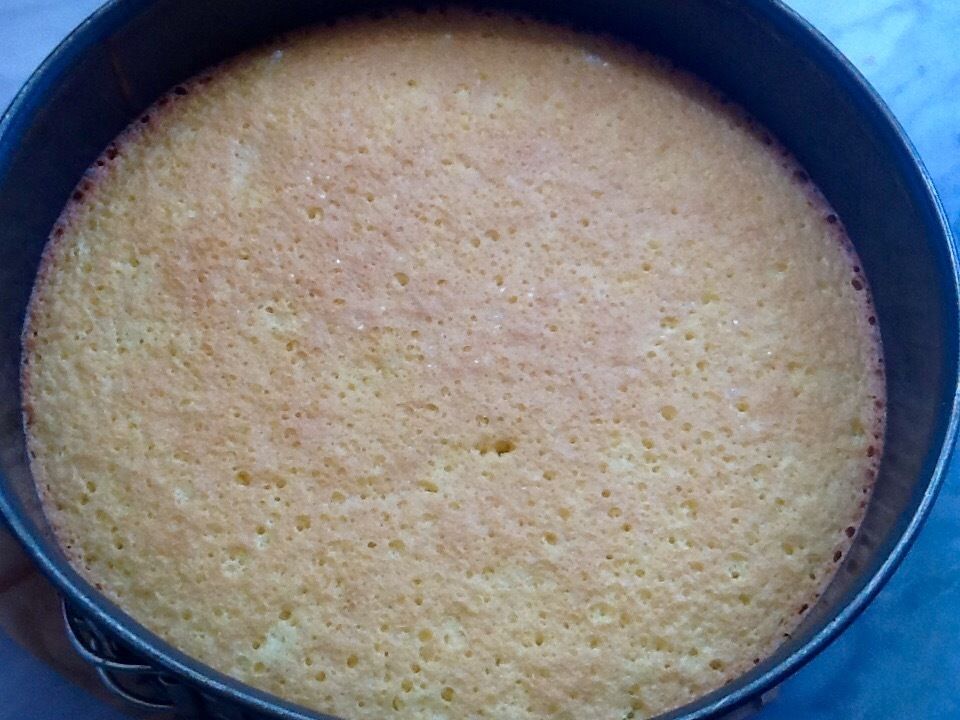 Génoise à la crème au beurre, miel et fraises La fourchette d'or