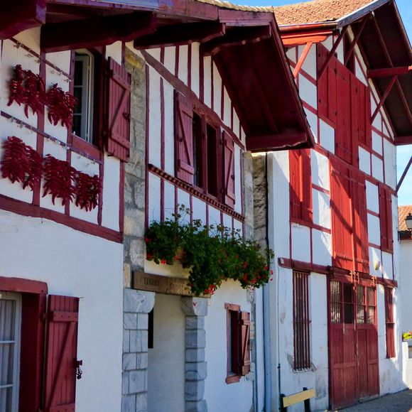 Le Rouge Basque Espelette Et La Fete Du Piment L Atelier Des