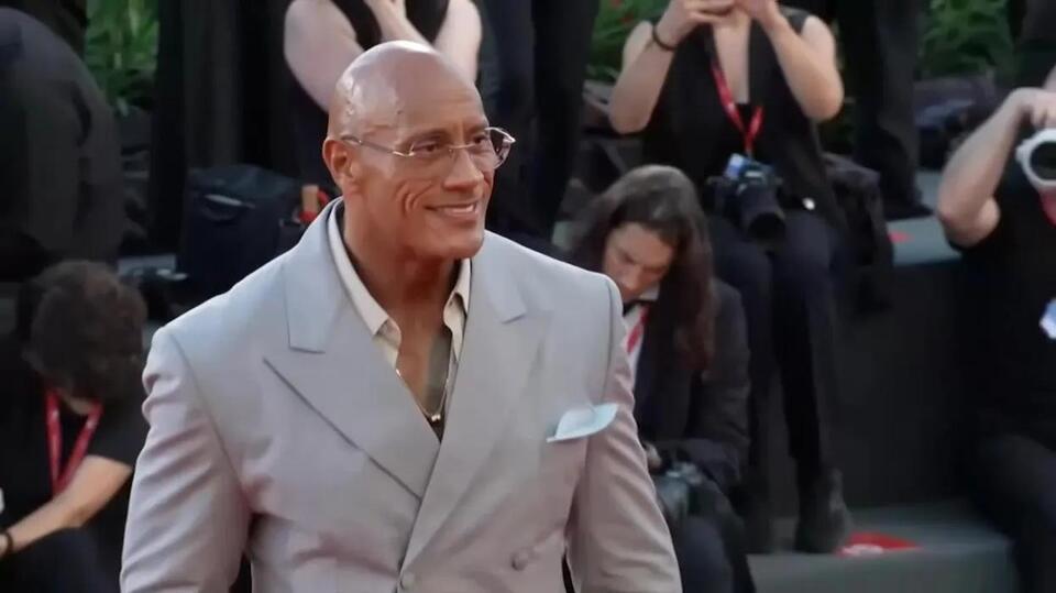 Dwayne The Rock Johnsons Dramatic New Look Has Everyone Talking At