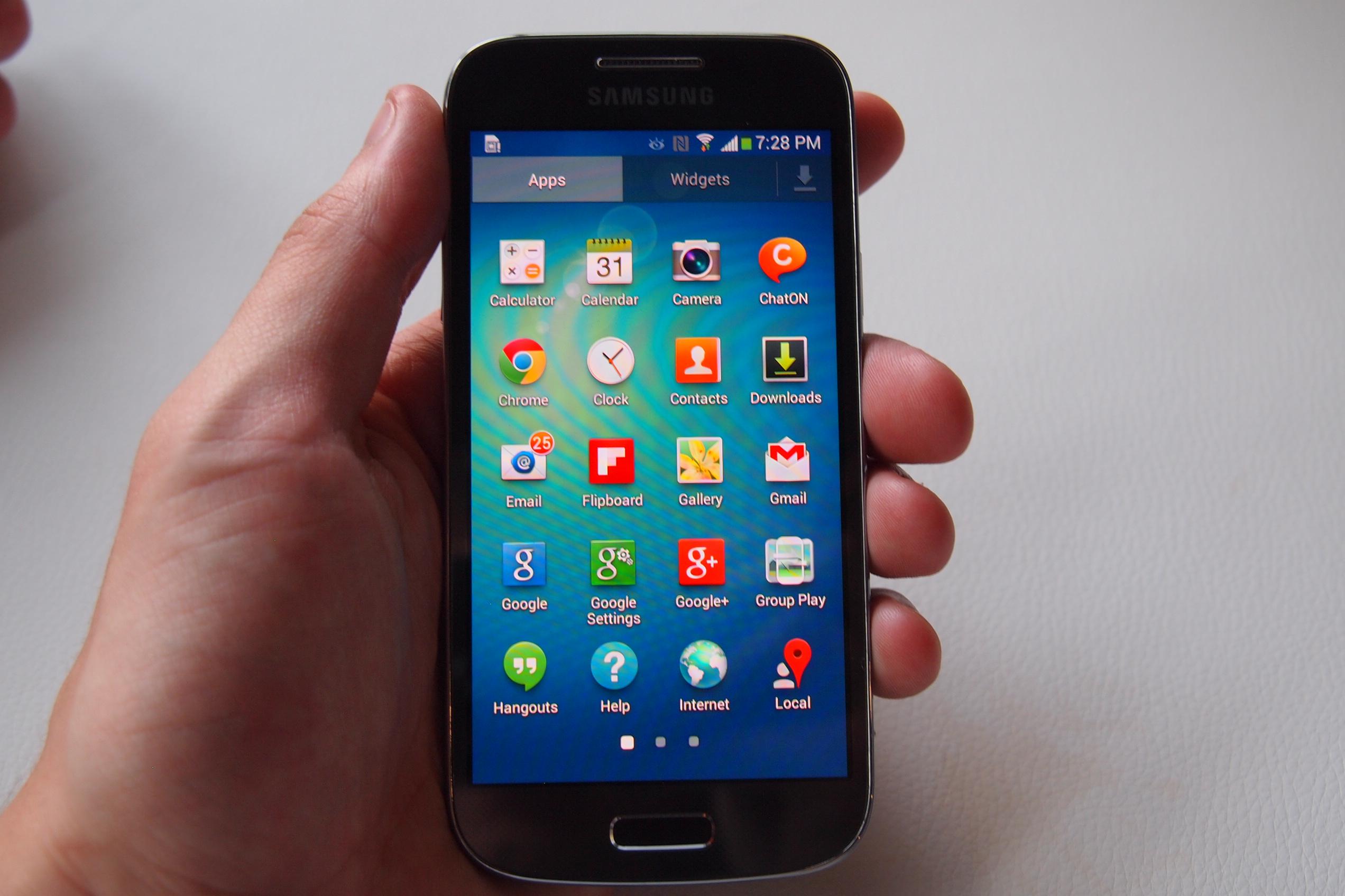 Samsung Galaxy S4 mini plus le mini avec un snapdragon 410 à partir