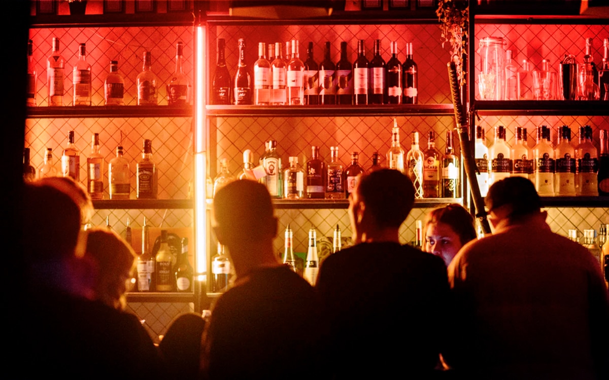 Des patrons de bars et restaurants en garde à vue à cause du WiFi gratuit