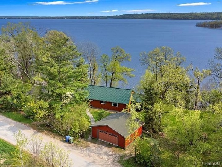 Maison à VENDRE dans Pontiac Bord de l'eau in Gatineau,ON Houses for