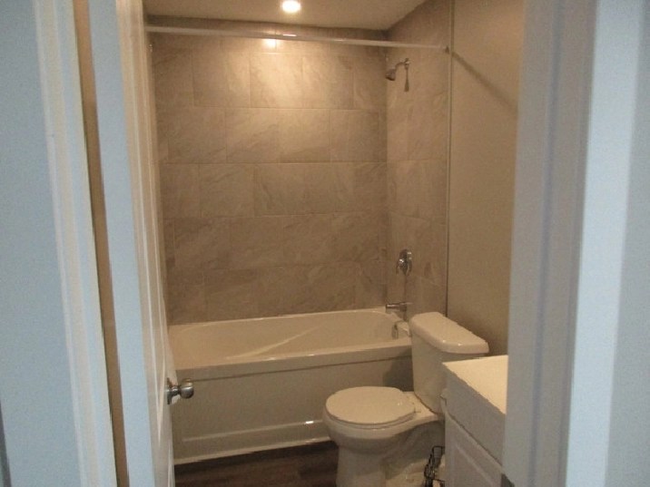 LUXURY HOMES FANSHAWE COLLEGE STUDENTS in London,ON Room Rentals & Roommates