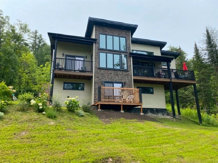 Maison a vendre bord du lac rond à Bouchette, Haute Gatineau in Gatineau,ON Houses for Sale