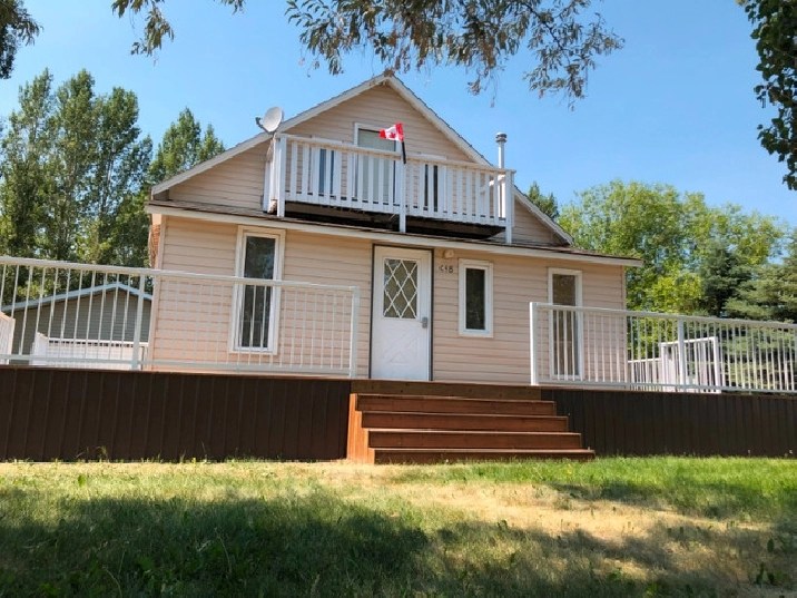 A Cottage to Make Memories at 40 Mile Lake in Medicine Hat,AB Houses