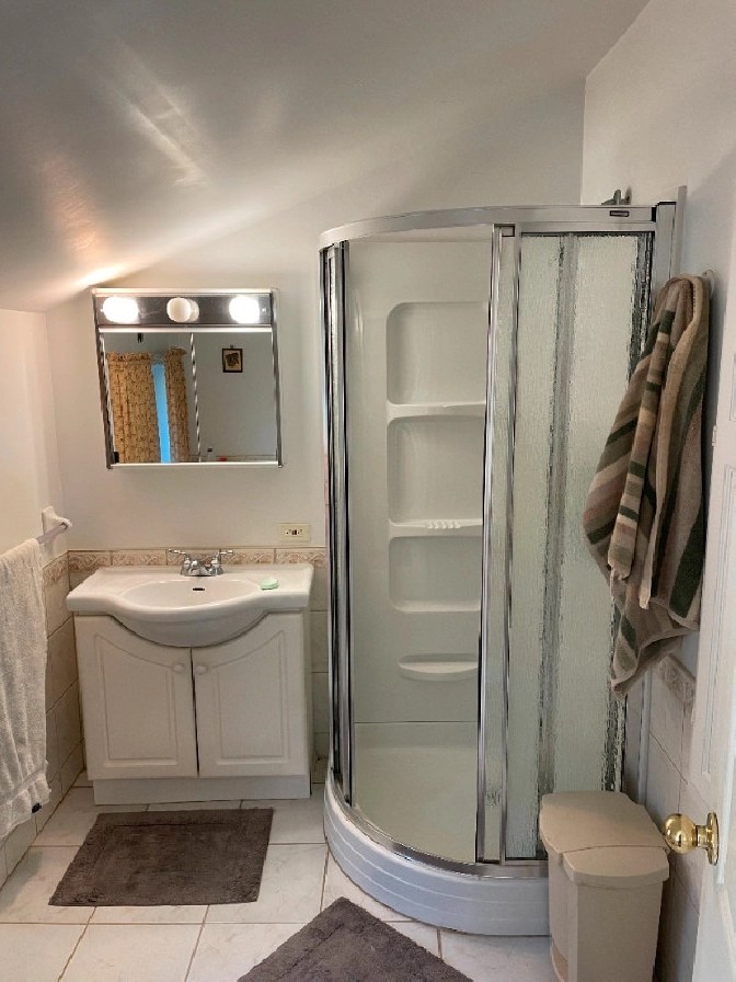 Two Bedroom House in Glen Williams for rent immediately in Oakville