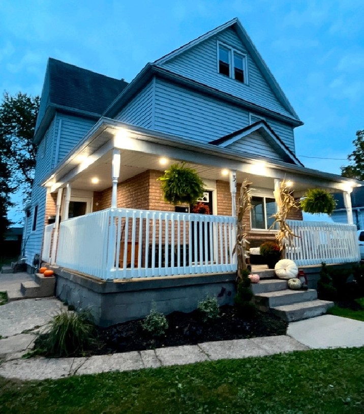 2 Bedroom One Bathroom Den and Unfinished Basement. in St. Catharines