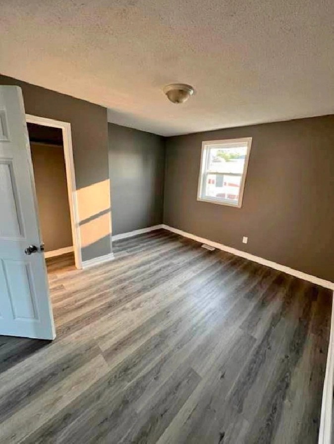 2 Bedroom One Bathroom Den and Unfinished Basement. in St. Catharines