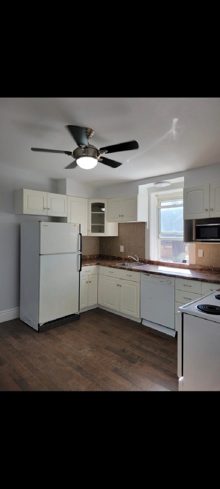 3 Bedroom 1 bathroom apartment for rent in Kitchener / Waterloo,ON