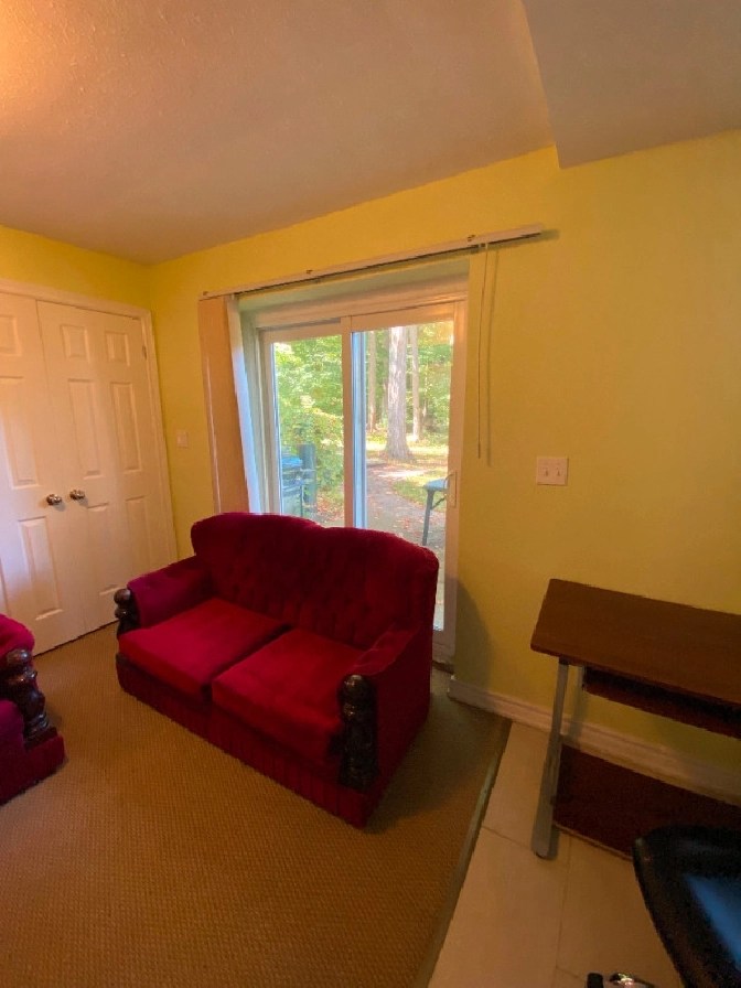 5 beds 4 bath entire house for a group of 5 or 6 students in Kitchener