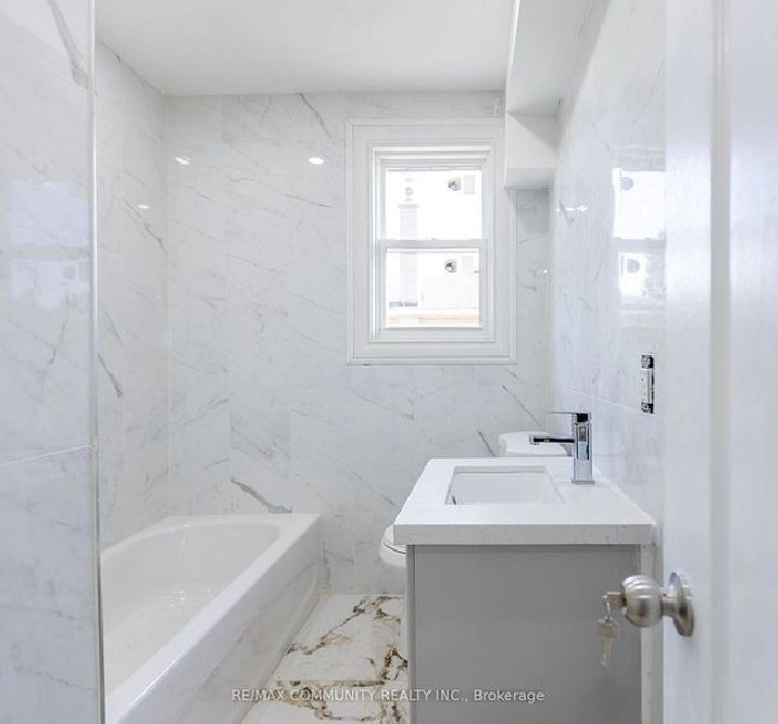 3 Bedroom Home In Whitby Long Term Rental in Oshawa / Durham Region,ON Apartments & Condos