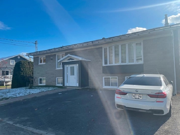 Superbe grand 4 1/2, SteAnnedeBeaupré Libre Rénové in Québec City,QC