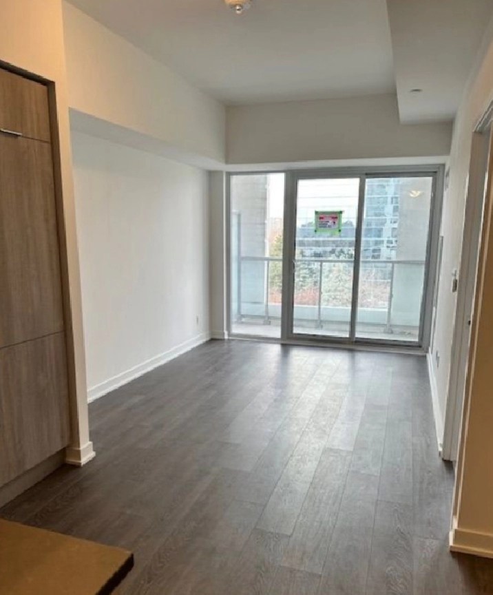 1 BED DEN CONDO FOR LEASE BRAND NEW BUILDING 401 & KENNEDY in City